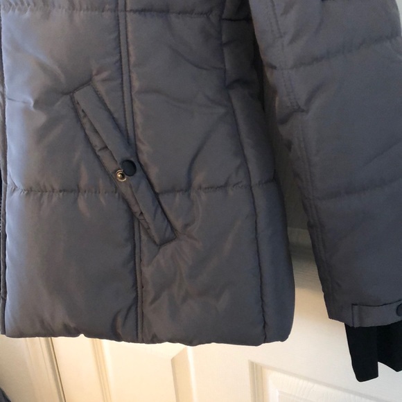 Beautiful gray puffer jacket - Picture 10 of 16